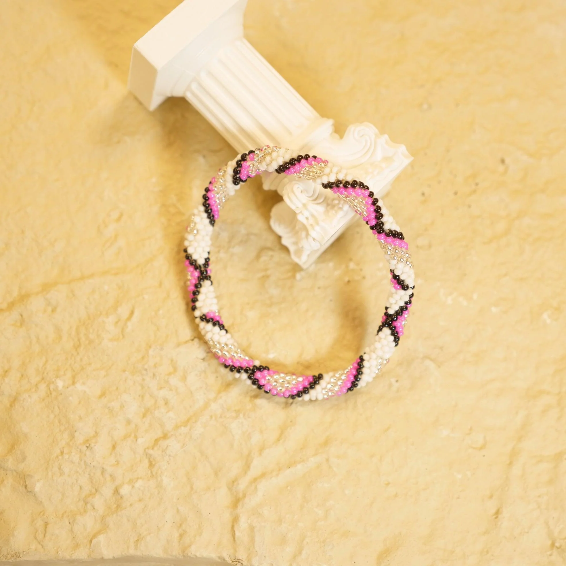 Bracelet Roll-On Népalais I Blanc, rose, argent & noir