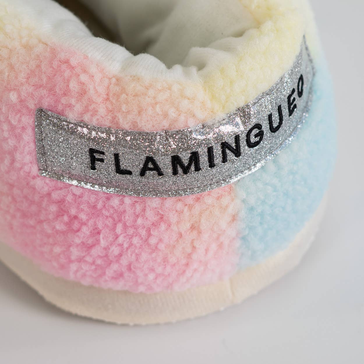 Chaussures d'intérieur en peluche géantes multicolores - Image 4