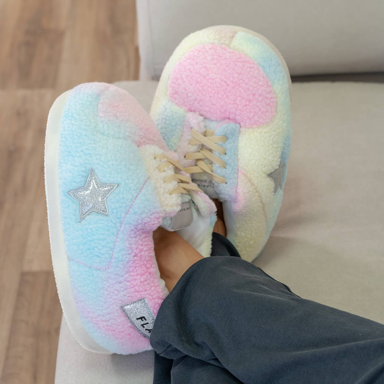 Chaussures d'intérieur en peluche géantes multicolores - Image 6