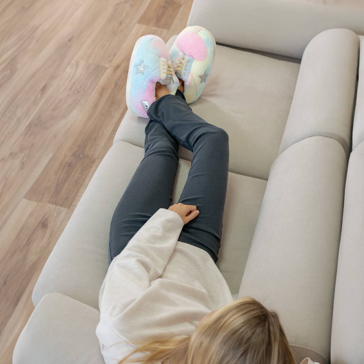 Chaussures d'intérieur en peluche géantes multicolores - Image 9