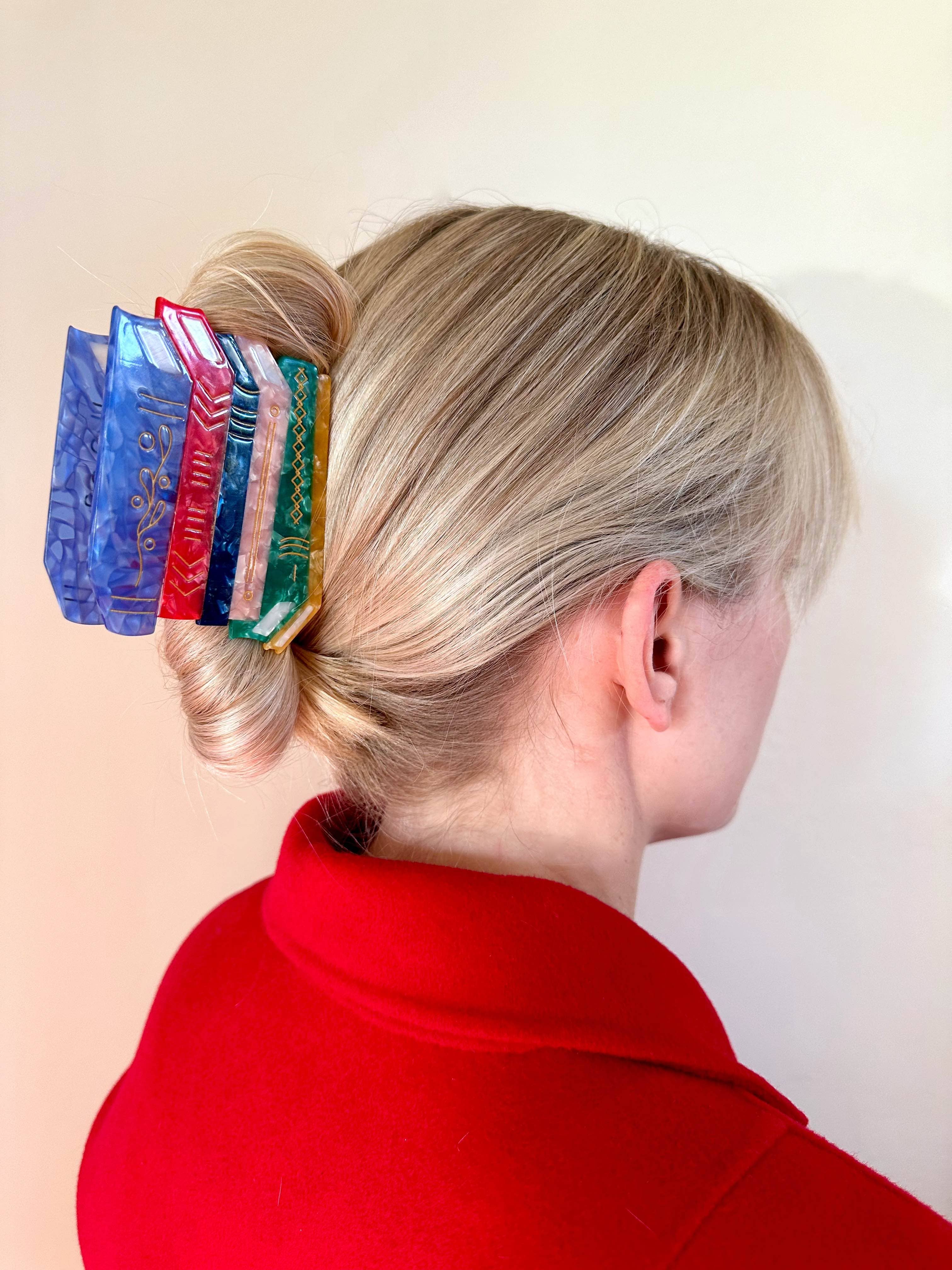 Pince à cheveux Book Stack Claw peinte à la main | Écologique: Classique - Image 3
